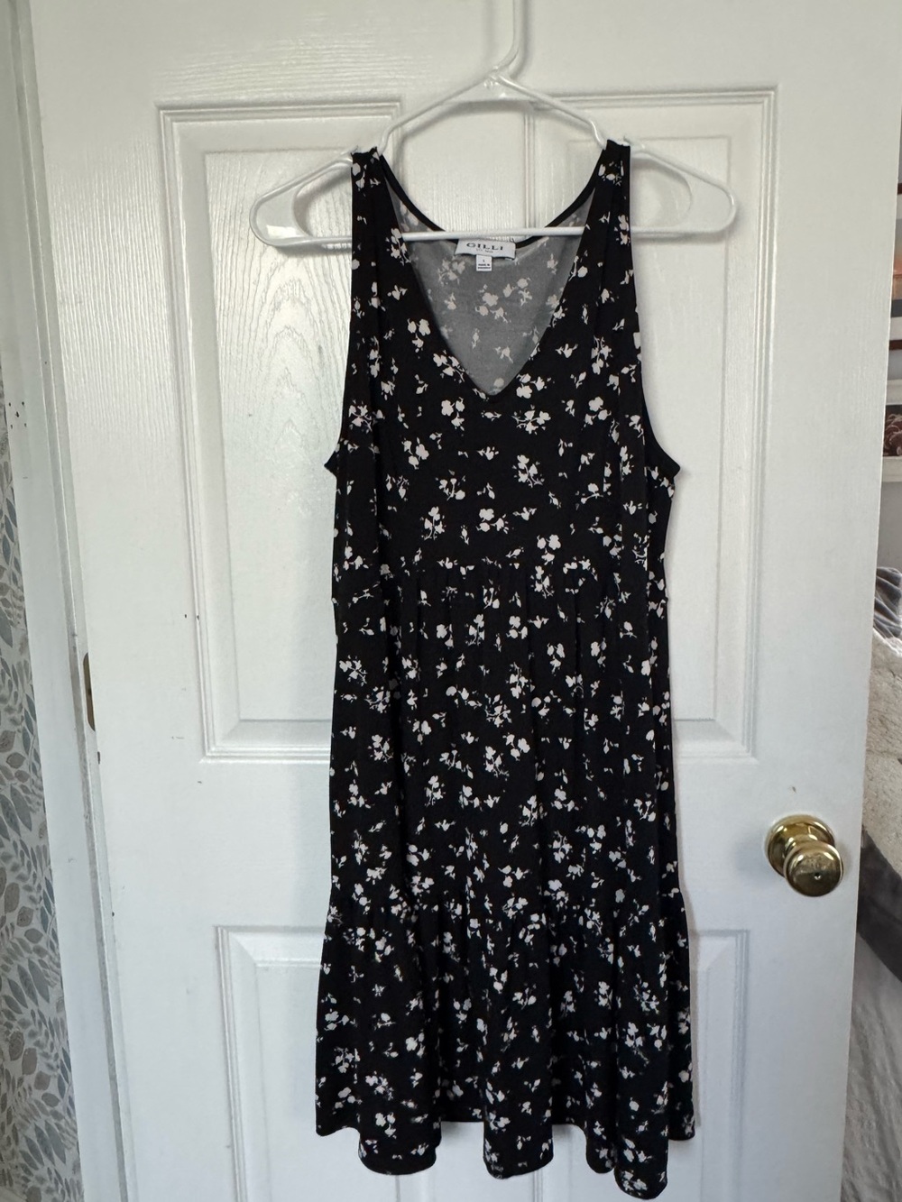 Gilli Black Floral V-Neck Midi Dress